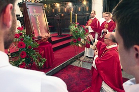 Nasze koła odwiedził krzyż, który św. Jan Paweł II trzymał w rękach podczas ostatniej w swoim ziemskim życiu Drogi Krzyżowej.