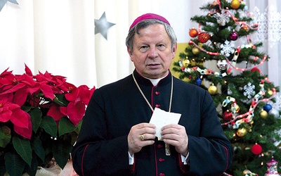 Ordynariusz radomski pragnie przełamać się opłatkiem i złożyć życzenia każdemu z diecezjan.