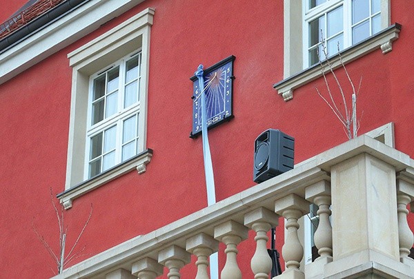 Kopia zegara na ścianie hotelu przy ul. Stary Rynek. Oryginalny znajduje się w Muzeum Archeologiczno- -Historycznym w Elblągu. 