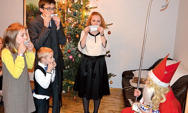 W domu państwa Kalinowskich święta mają zawsze radosny przebieg.