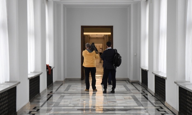 Dziennikarze weszli dziś do gmachu Sejmu