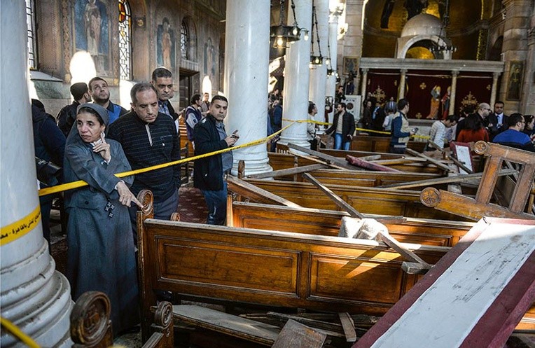 Koptyjski kościół św. św. Piotra i Pawła w Kairze po zamachu bombowym 11 grudnia. Zginęło 25 osób.