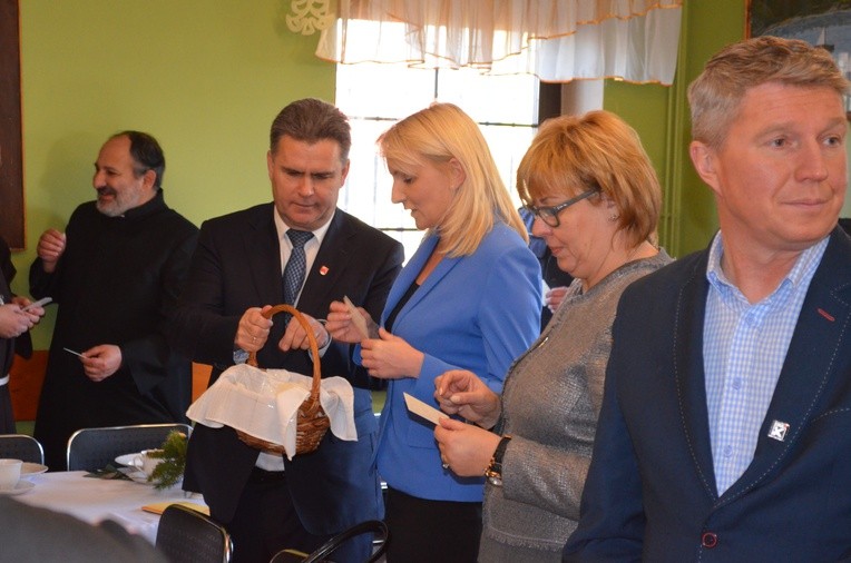 Poświęcenie pomnika św. Brata Alberta w Radwanowicach
