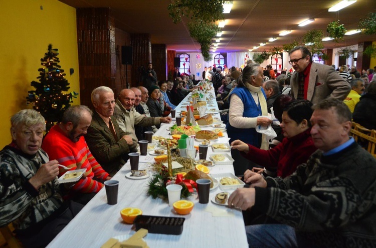 Zasiedli przy wspólnym świątecznym stole