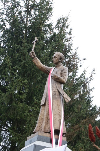 Pomnik ks. Popiełuszki w Mielcu
