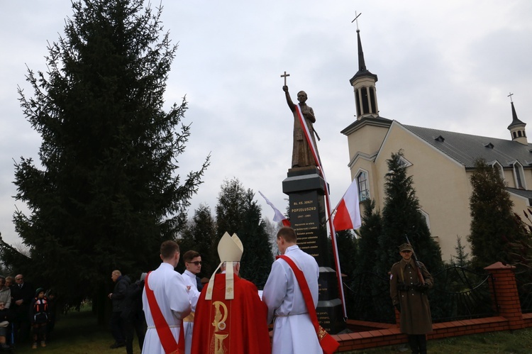 Pomnik ks. Popiełuszki w Mielcu