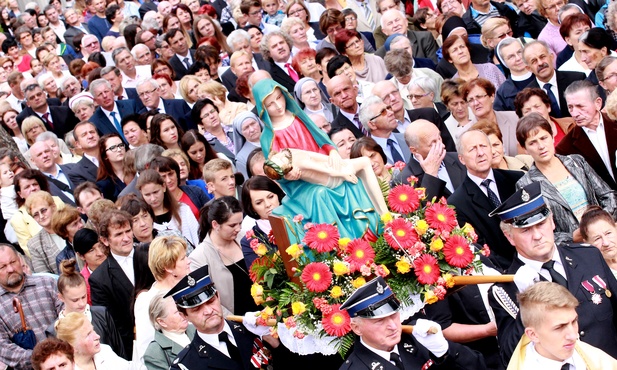 Diecezjalne obchody 1050. rocznicy chrztu Polski oraz 50. rocznicy koronacji Matki Boskiej Bolesnej z Limanowej