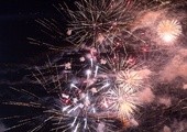 Jak co roku, punktualnie o północy Trójmiejskie niebo rozświetlą pokazy fajerwerków