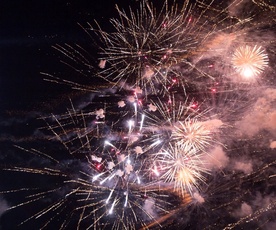 Jak co roku, punktualnie o północy Trójmiejskie niebo rozświetlą pokazy fajerwerków