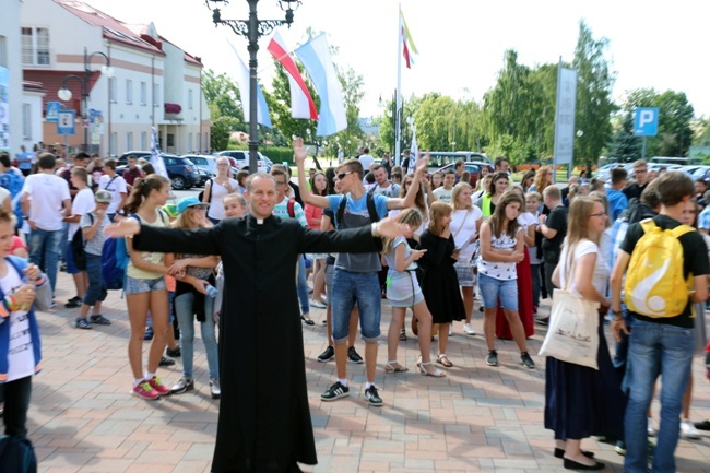 (Sierpień) Diecezjalny Dzień Wspólnoty zakończył wakacyjne oazy. Pielgrzymowała także Liturgiczna Służba Ołtarza 