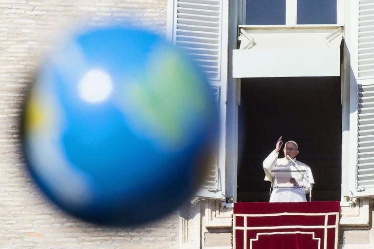 Papież modlił się za ofiary zamachu w Turcji