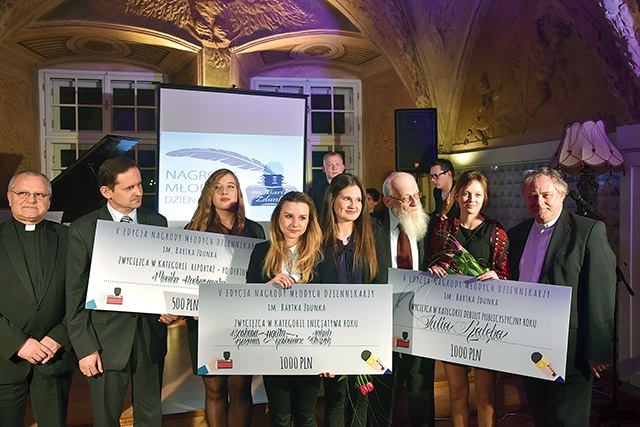 	Grono laureatów konkursu poszerza się z roku na rok i obejmuje kolejne redakcje. Na zdjęciu zeszłoroczna gala wręczenia nagród.