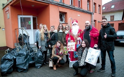 Ponad 150 gier i ogromną niespodziankę sprawili uczestnicy świdwińskiej akcji dzieciom z domu dziecka. 