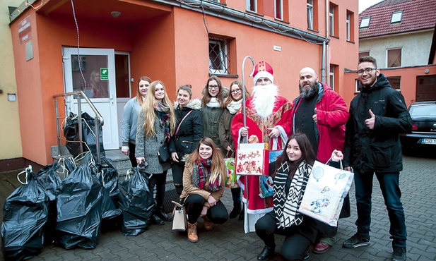 Ponad 150 gier i ogromną niespodziankę sprawili uczestnicy świdwińskiej akcji dzieciom z domu dziecka. 