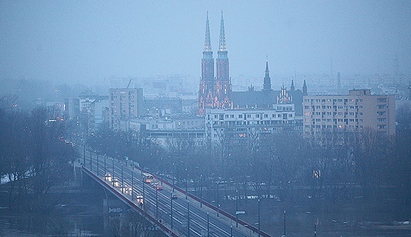 ▲	Normy zanieczyszczenia powietrza przekraczane są przez ponad 3 miesiące w roku.