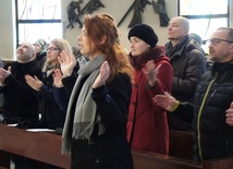 Pierwsze poranne spotkanie uwielbieniowe w kościele "przy dworcu" w Bielsku-Białej