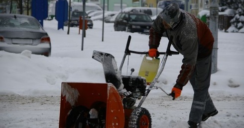 Śnieg, wiatr i deszcz. Niebezpiecznie na drogach