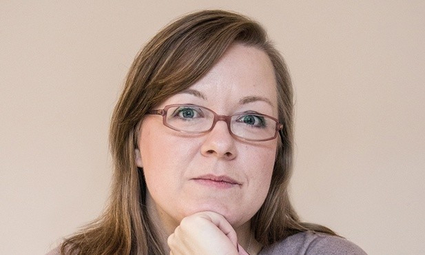 Dr Monika Gabriela Bartoszewicz zajmuje się m.in. islamem w Europie, terroryzmem, przemocą polityczną oraz bezpieczeństwem.  Wykłada w Akademii Vistula w Warszawie.