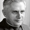 Ks. Joseph Ratzinger  w chwili rozpoczęcia soboru miał 35 lat.