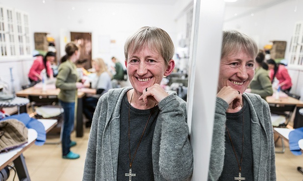 Siostra Urszula Głowacka prowadzi w Markach Centrum Integracji Społecznej. Jej dorośli wychowankowie mogą tu pracować i zarabiać na swoje utrzymanie.