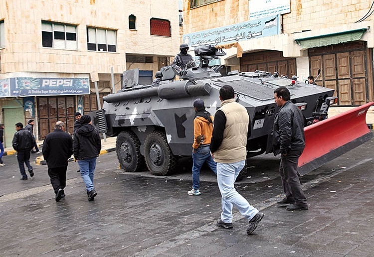 Bezpieczeństwa turystów zwiedzających największą atrakcję jordańskiego miasta Karak od połowy grudnia strzegą żołnierze wyposażeni w ciężką broń.