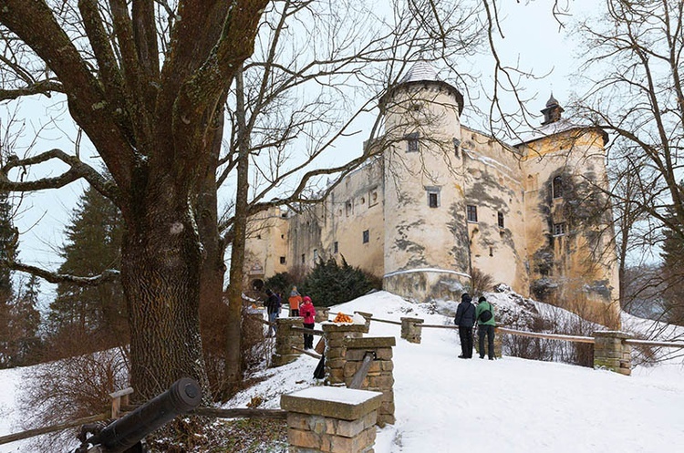 Zamek w Niedzicy  to najpopularniejsza atrakcja turystyczna  tej ziemi.
