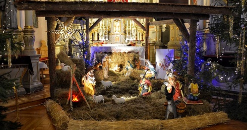 Szopka bożonarodzeniowa w parafii Matki Bożej Szkaplerznej w Strzegocinie