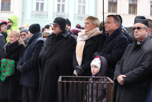 Uczestnicy Orszaku podczas jasełkowego widowiska