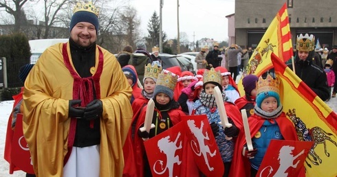 Wśród uczestników orszaku nie zabrakło ks. Dawida Majdaka, wikariusza w zabrzeskiej parafii św. Józefa