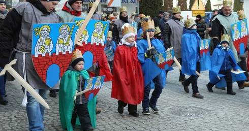 Na tarczach rycerzy widniał herb Strzegomia.