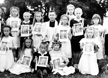 Ks. Dominik Maj sam katechizował dzieci w parafii
