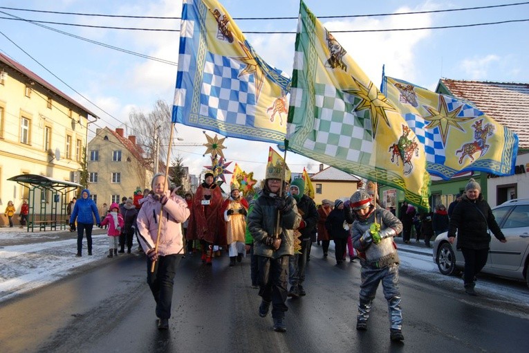 Barwni i rozśpiewani