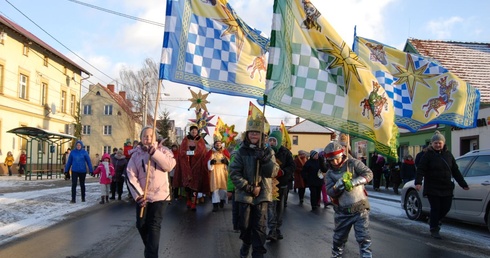 Barwni i rozśpiewani