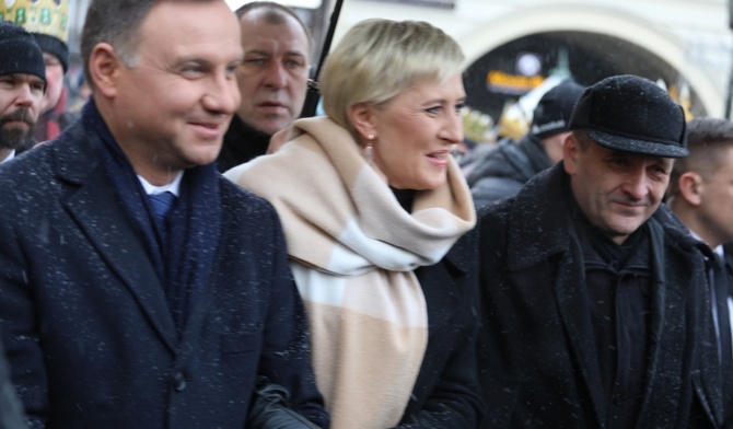 W orszaku podążyli na rynek także prezydent Duda, jego żona i bp Roman Pindel