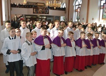 	Siłą w takiej niewielkiej i młodej parafii są ministranci i lektorzy. 