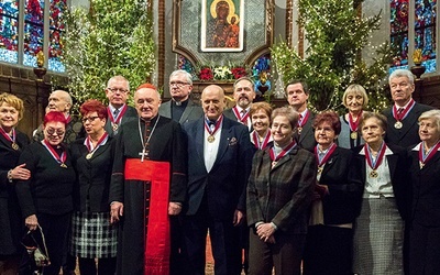 – Jesteście wierni swojemu chrześcijańskiemu powołaniu – mówił do odznaczonych kard. Kazimierz Nycz.