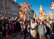 Mimo siarczystego mrozu warszawiacy tłumnie poszli  za gwiazdą betlejemską.