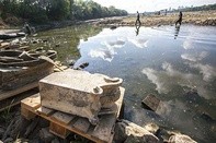 Wisła odkrywa także swoje skarby. Latem 2015 r. niski stan wody odsłonił wiele zabytków z potopu szwedzkiego.