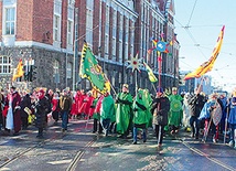 – Orszak jako rodzinna impreza przypomina nam o bogatej tradycji jasełek i zachęca do wspólnego i radosnego przeżywania uroczystości Trzech Króli – mówi organizator ks. Michał Tunkiewicz.