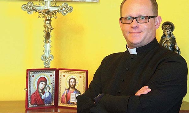  – W cerkwi w Studzionkach jest umieszczony obraz Matki Bożej Częstochowskiej. U mnie na komodzie stoi ikona od księży prawosławnych, którą otrzymałem podczas pierwszego odpustu parafialnego. Takie gesty bardzo zbliżają – uważa ks. Tomasz.
