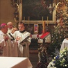 Aktu zawierzenia parafii Matce Bożej Fatimskiej dokonał  bp Jan Vokál, ordynariusz diecezji Hradec Králové.