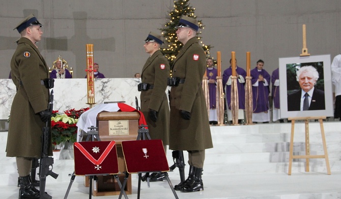 Człowiek solidarności i wspólnoty