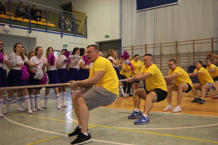 Zawody w przeciąganiu liny