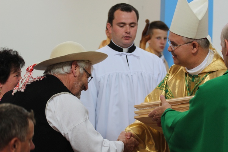 Goście ŚDM z bp. Wiesławem Krótkim na Trzycatku