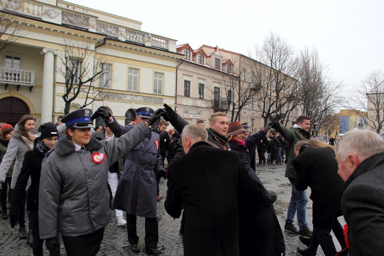 Polonez maturzystów w Łowiczu