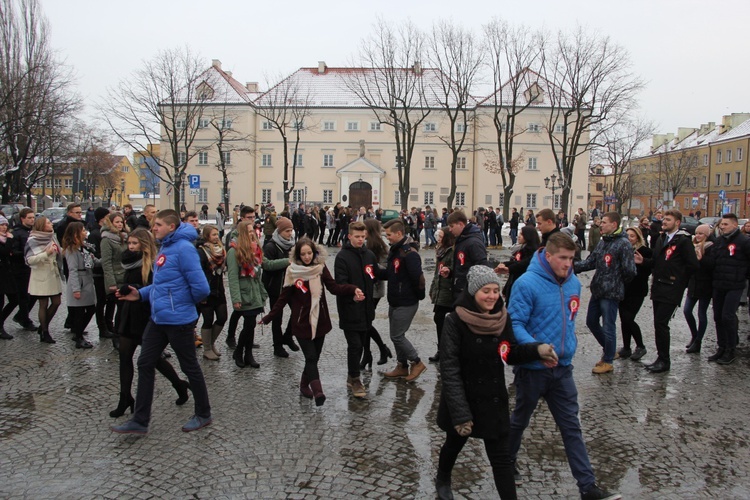 Polonez maturzystów w Łowiczu