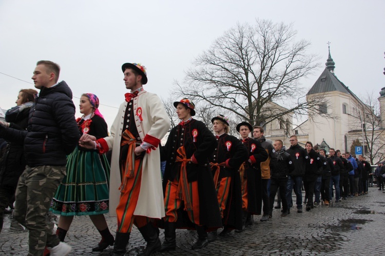 Polonez maturzystów w Łowiczu