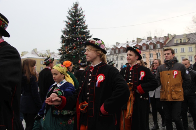 Polonez maturzystów w Łowiczu