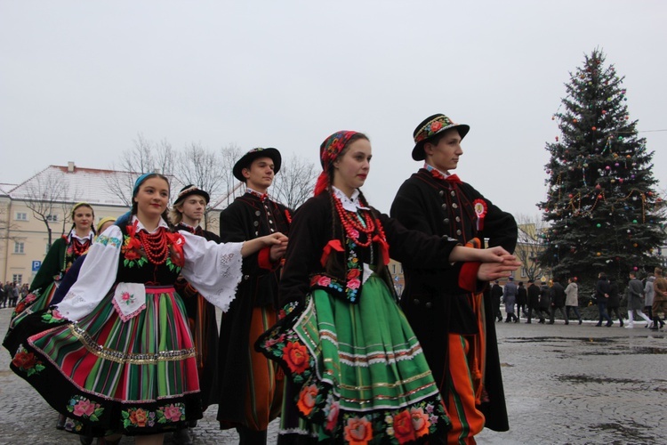 Polonez maturzystów w Łowiczu