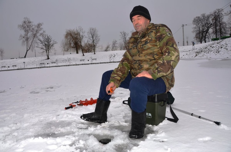 Wędkowanie pod lodem 